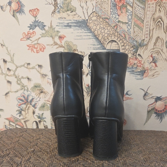 DV by Dolce Vita Black Ankle Booties - Picture 4 of 8